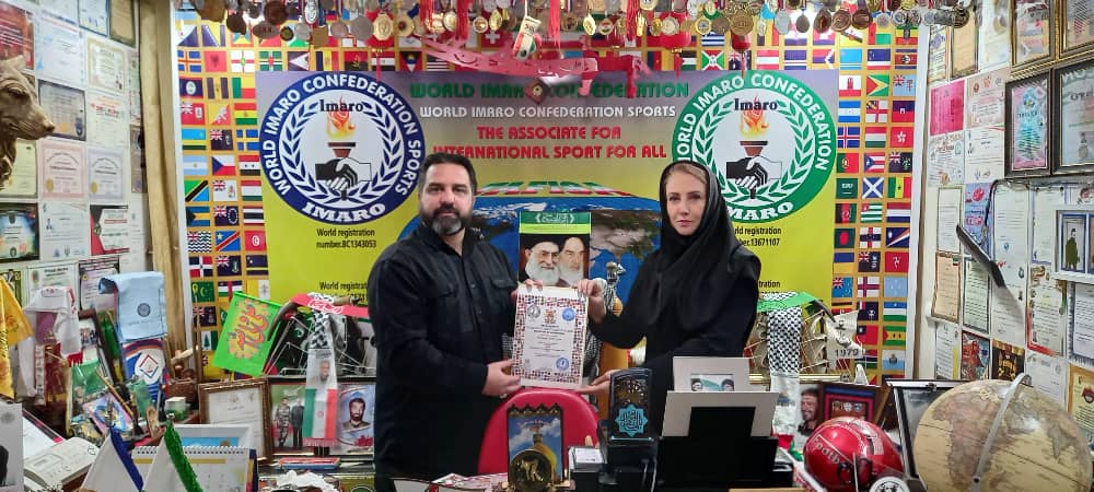 Dr.Elaheh Tohidi pour