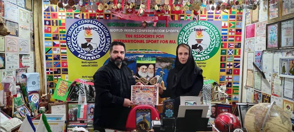 Dr.Elaheh Tohidi pour